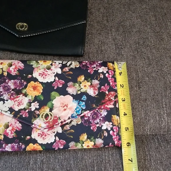 Set of 2 Minicci clutch purses. Black & pink floral - Picture 13 of 14